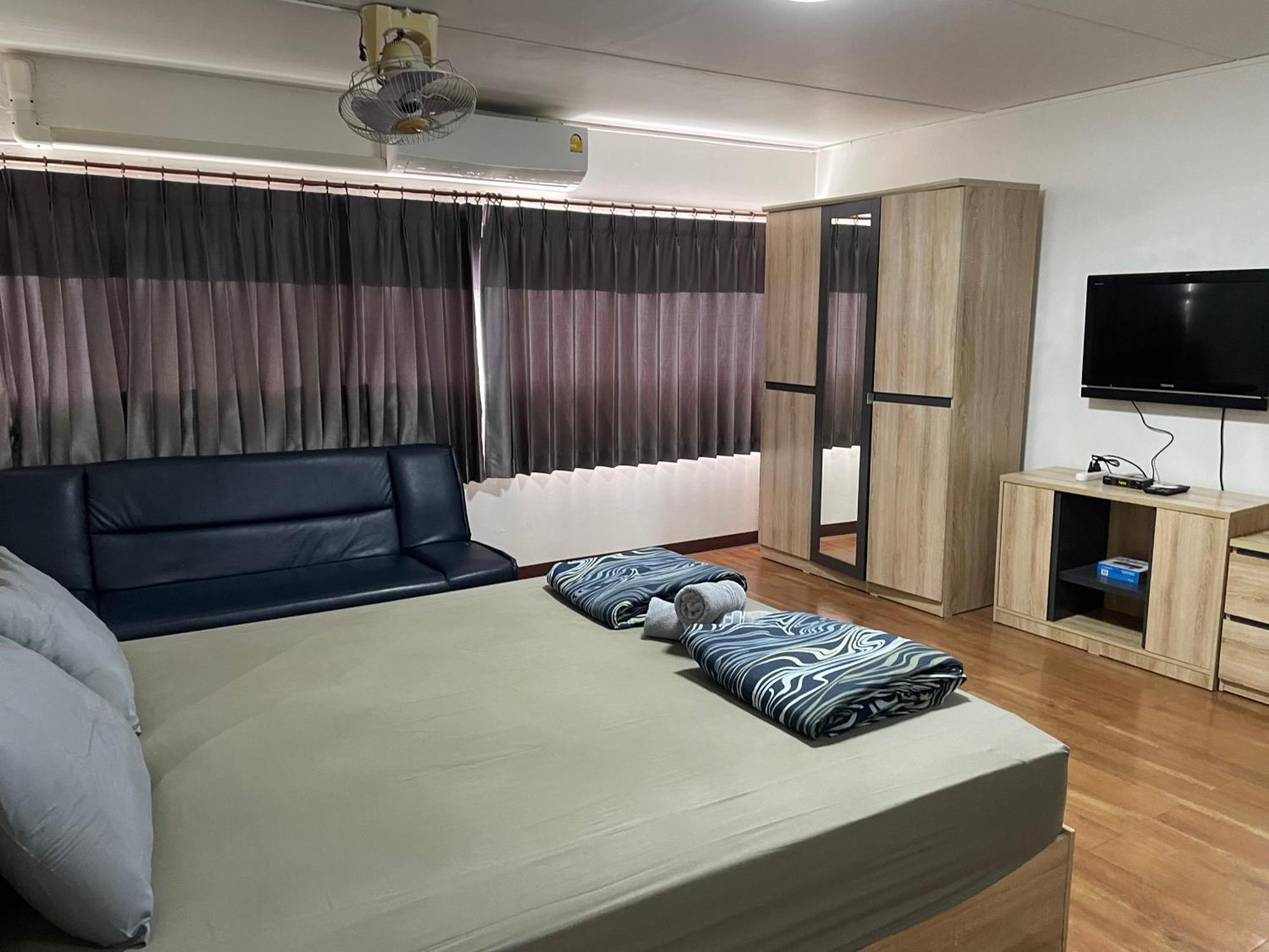 Apartment Muangthong C3,c4near Impact *
